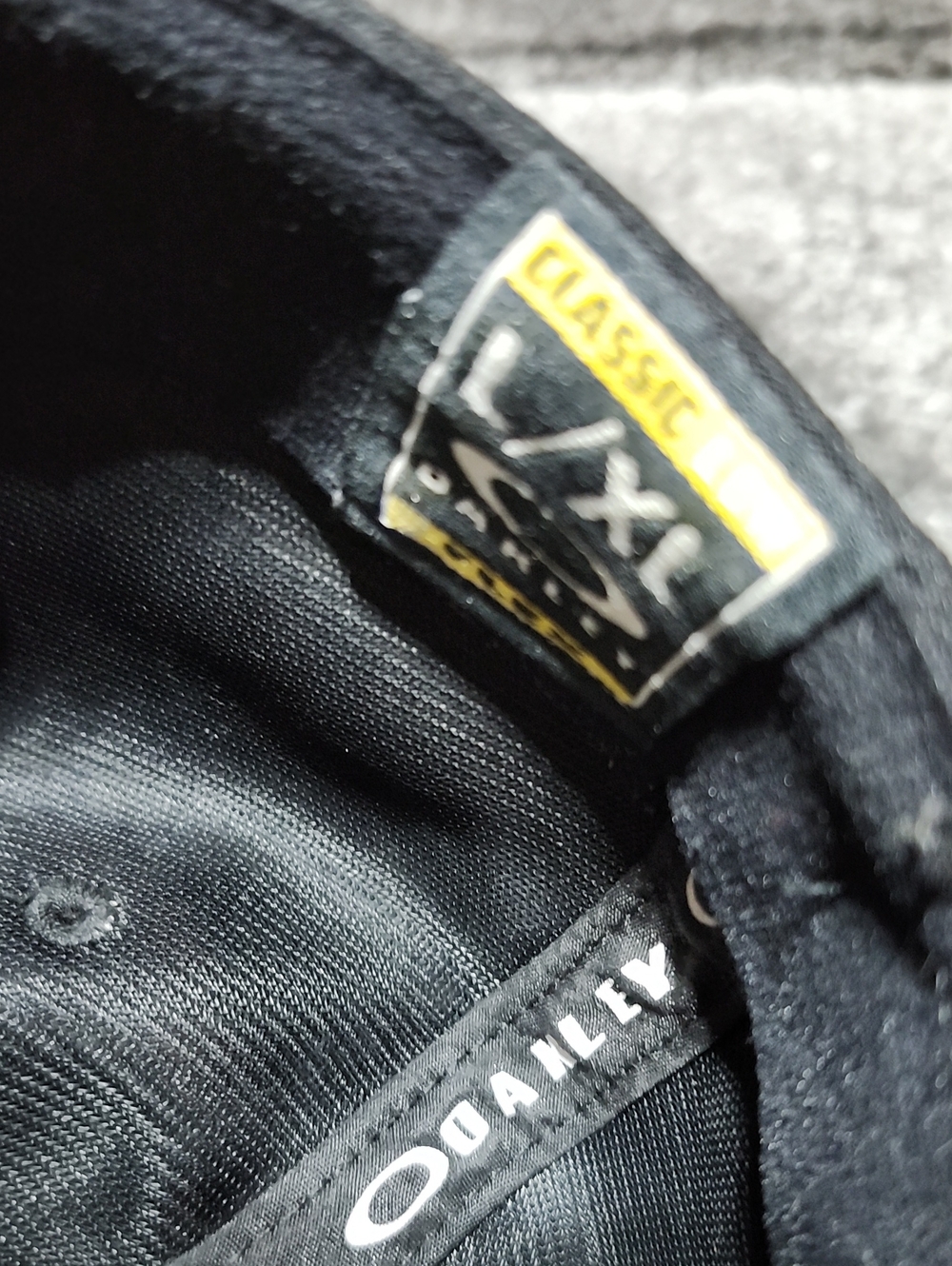 OAKLEY TINCAN BLACK-ON-BLACK CARBON FIBER ELLIPSE LOGO FLEX FITTED CAP HAT - Picture 9 of 13
